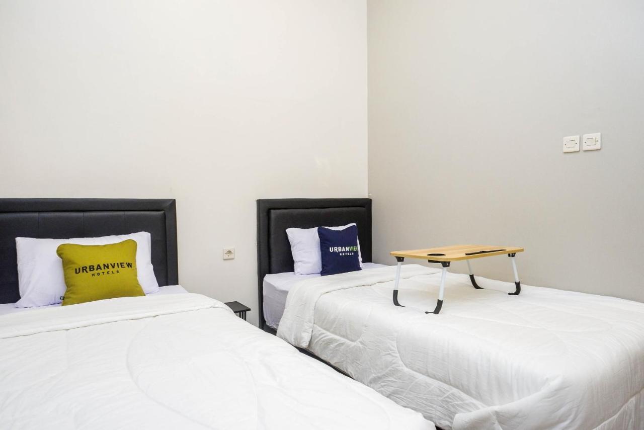 Urbanview Hotel Near Alun Alun Tegal Тегал Экстерьер фото