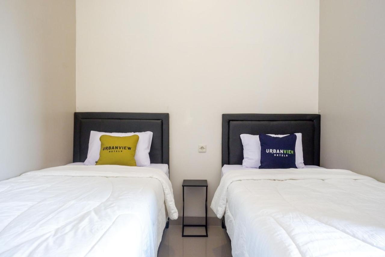 Urbanview Hotel Near Alun Alun Tegal Тегал Экстерьер фото