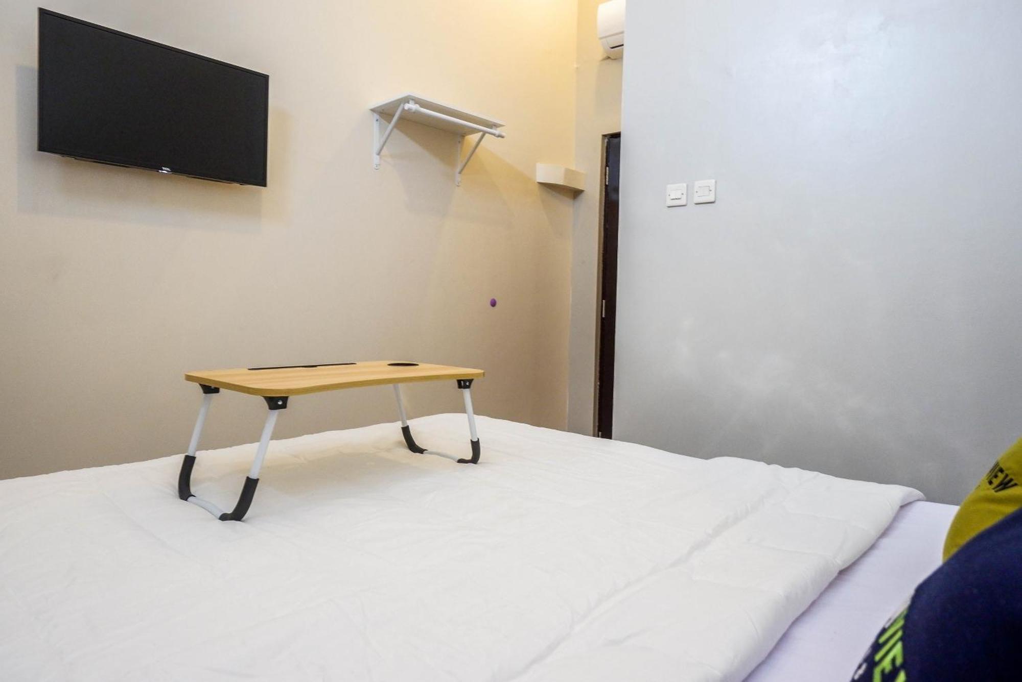 Urbanview Hotel Near Alun Alun Tegal Тегал Экстерьер фото