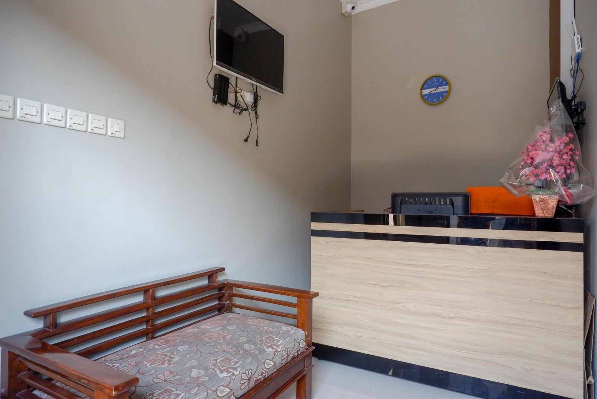 Urbanview Hotel Near Alun Alun Tegal Тегал Экстерьер фото